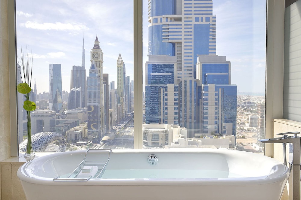 Deluxe Room, 1 King Bed, City View (High Floor)