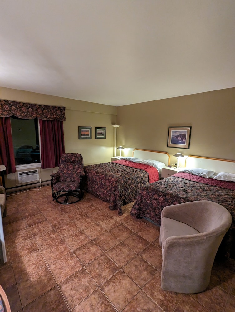 Standard Room, Multiple Beds photo 1