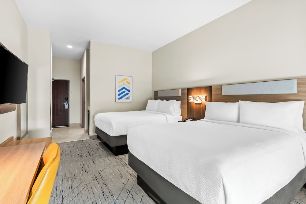 Standard Room, 2 Queen Beds - Photo 2