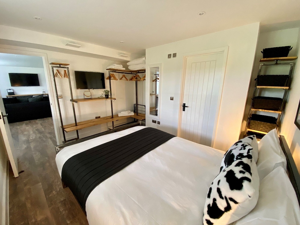 Apartment, Private Bathroom - Photo 3