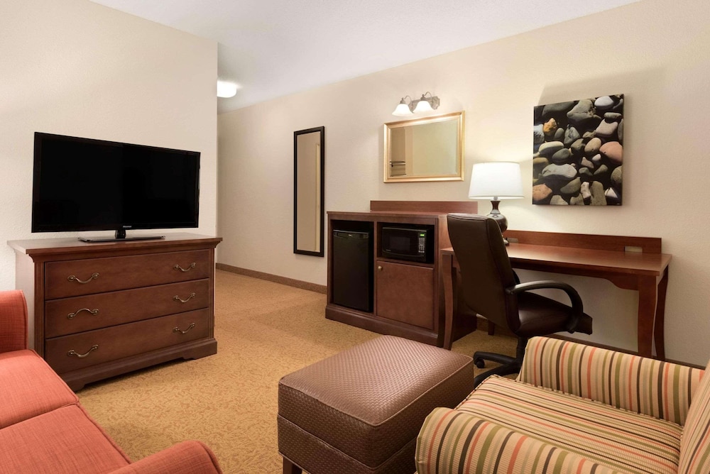 Suite, 1 King Bed, Non Smoking