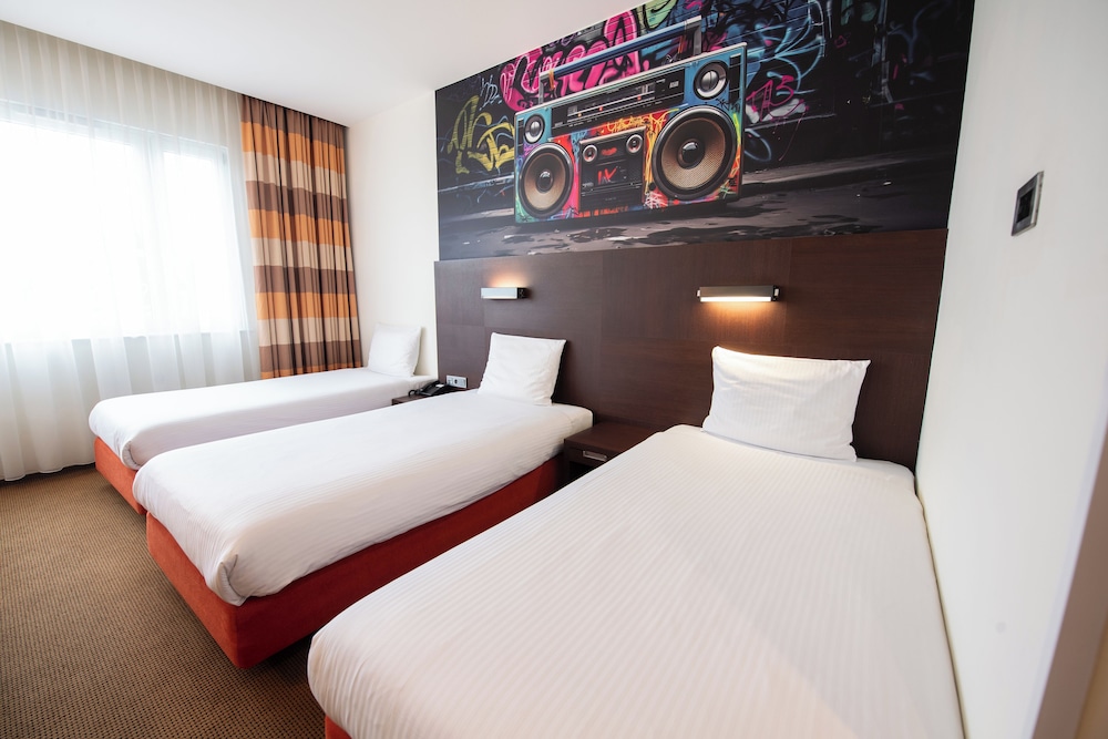 Triple Room, 3 Twin Beds photo 3