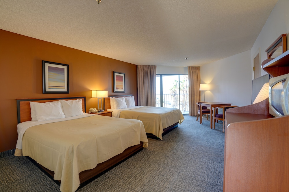 Signature Room, 2 Queen Beds, Non Smoking, Lake View photo 1