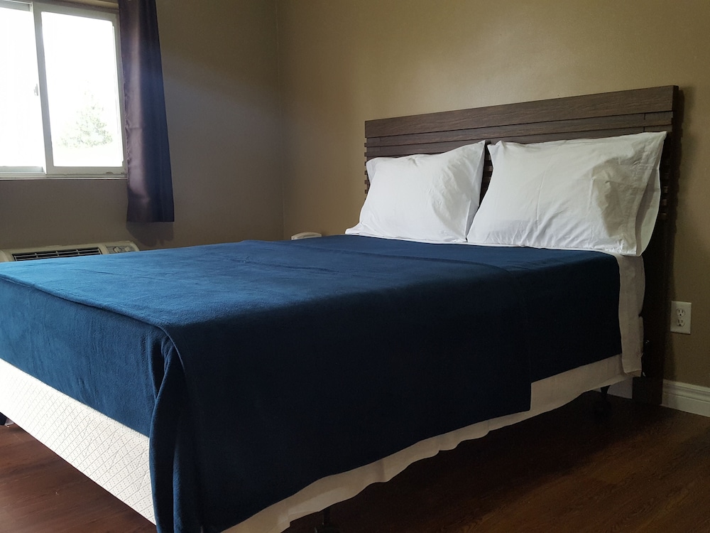 Standard Room, 1 Queen Bed photo 1