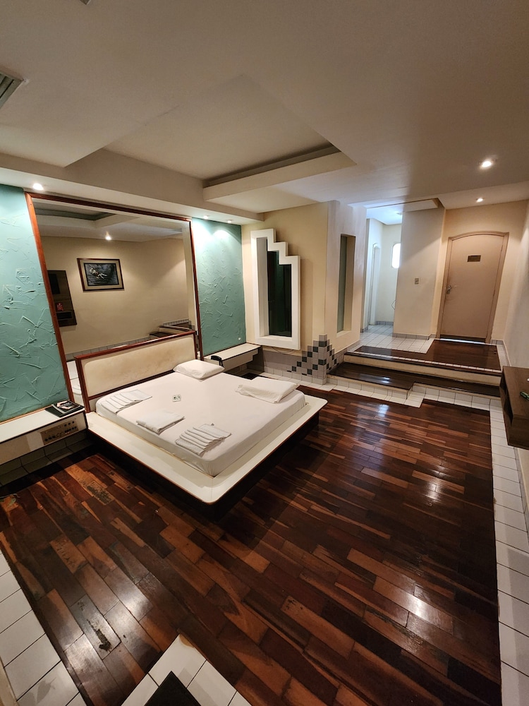 Executive Suite photo 3