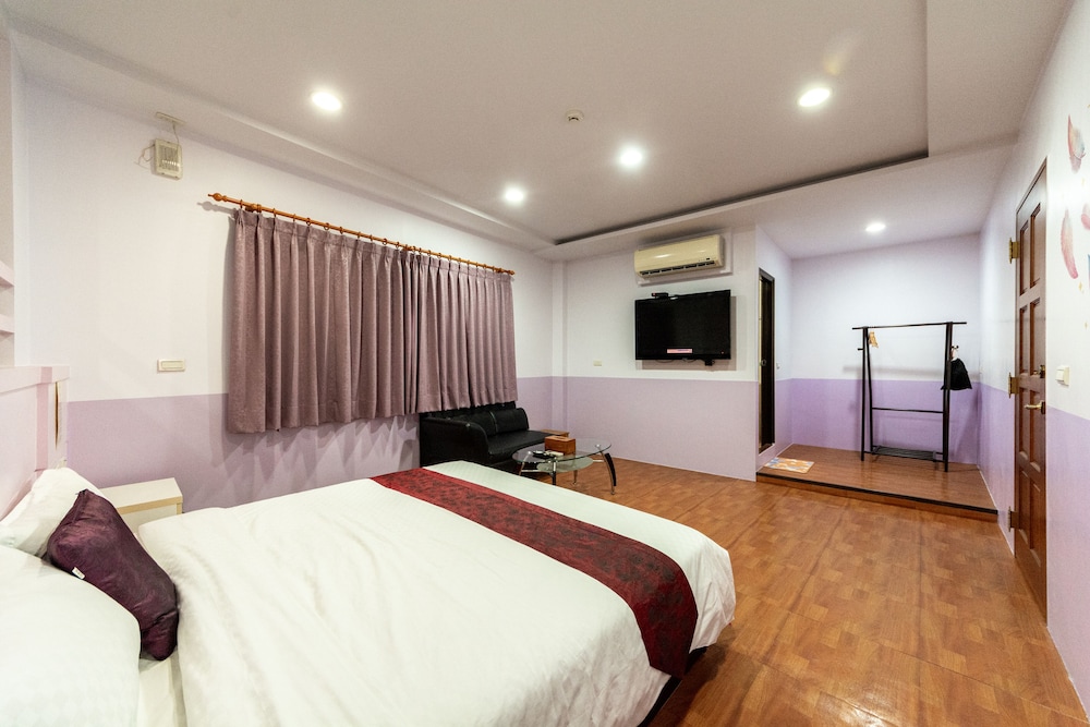 Basic Double Room, 1 Queen Bed photo 3