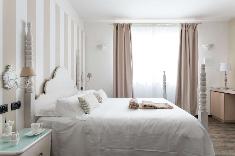 Double or Twin Room - Photo 1