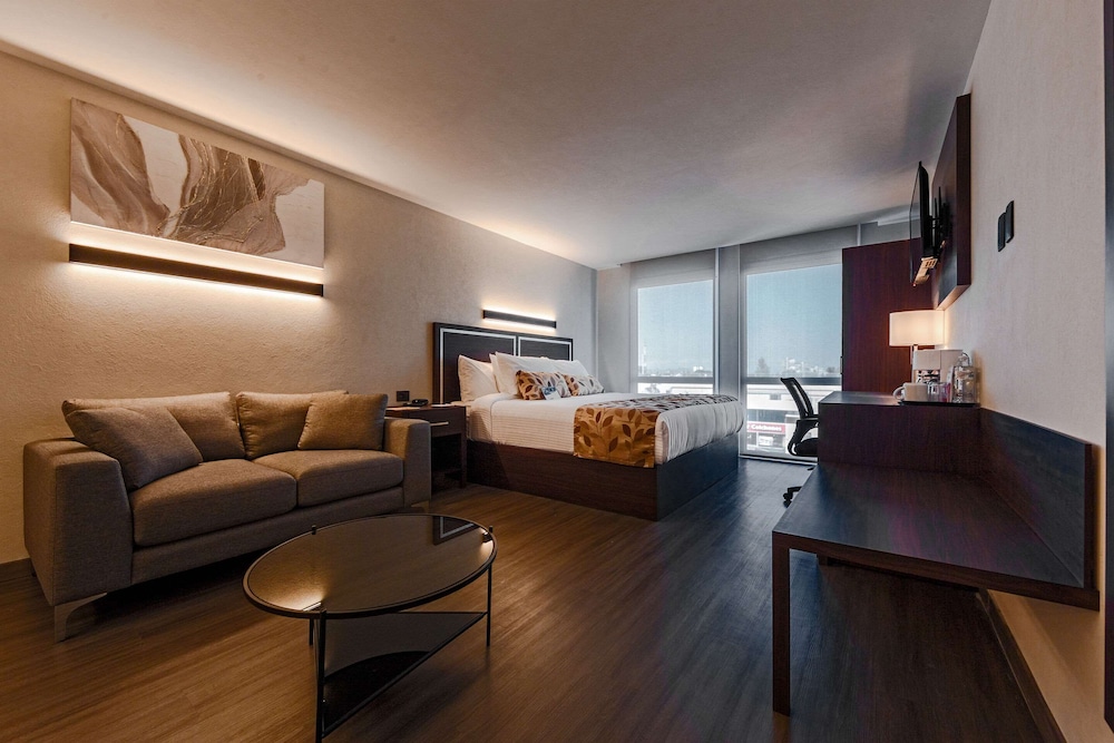 Room, 1 King Bed, Non Smoking - Photo 4