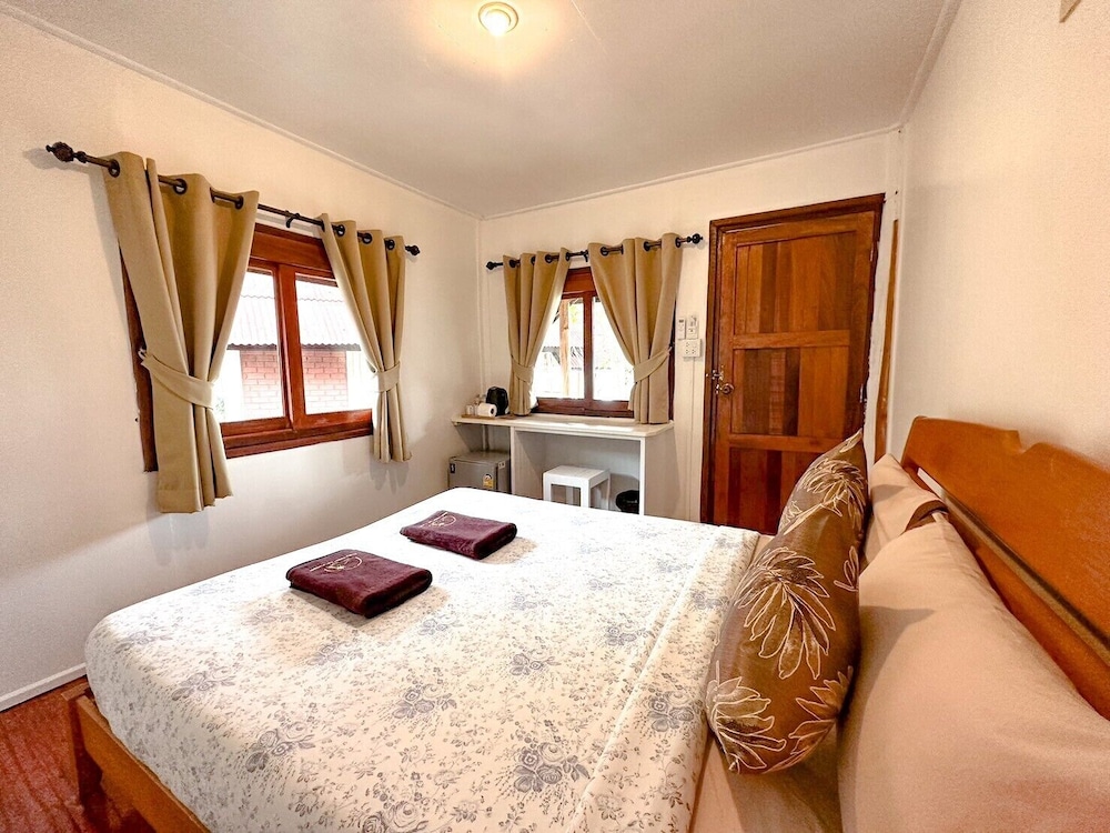 Standard Room (Fan Island Wooden Hut cold water) photo 1