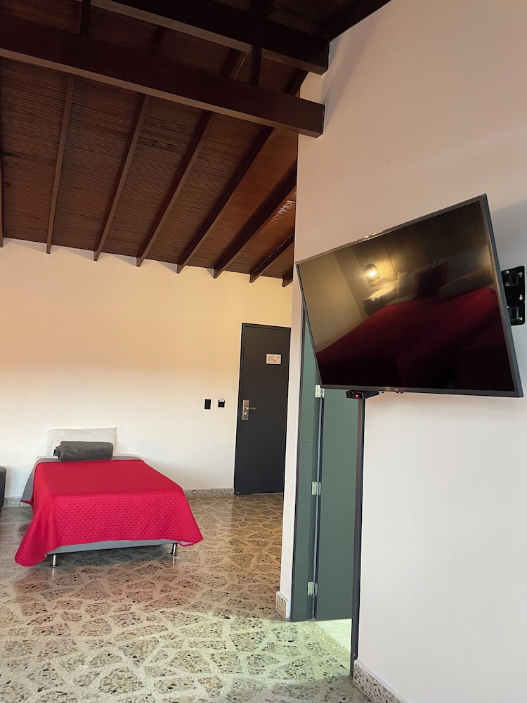 Deluxe Apartment, Hot Tub photo 3