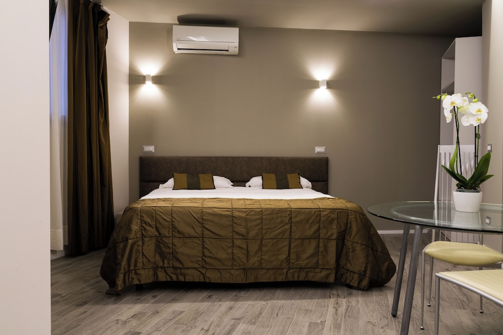 Studio, Multiple Beds (3  People)