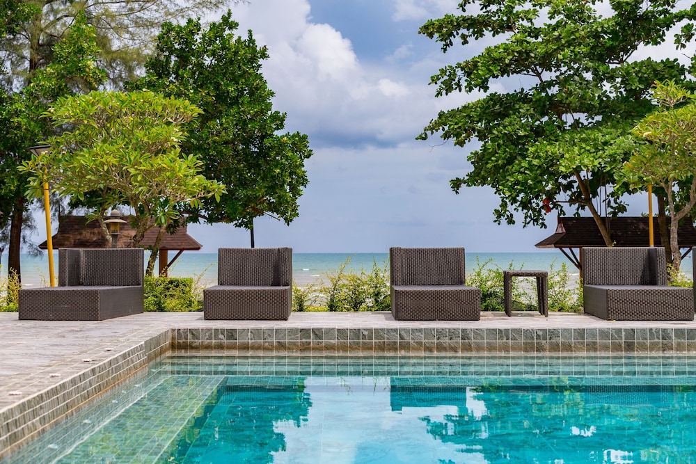 Deluxe Seaview Pool Access photo 2