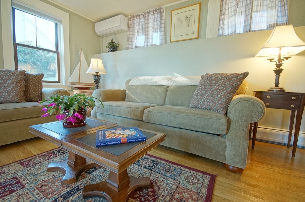 Suite (Lake Solitude) photo 1