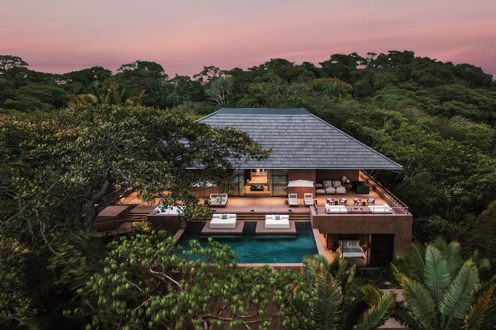 Villa (One) - Photo 1