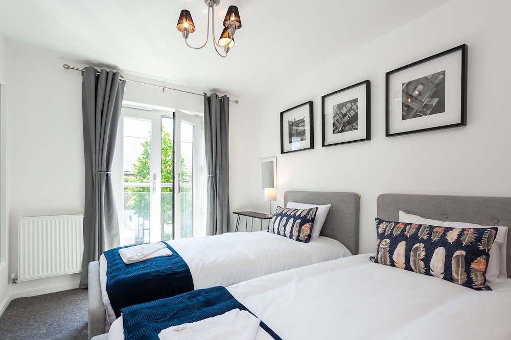 Deluxe Townhome, Multiple Beds photo 2