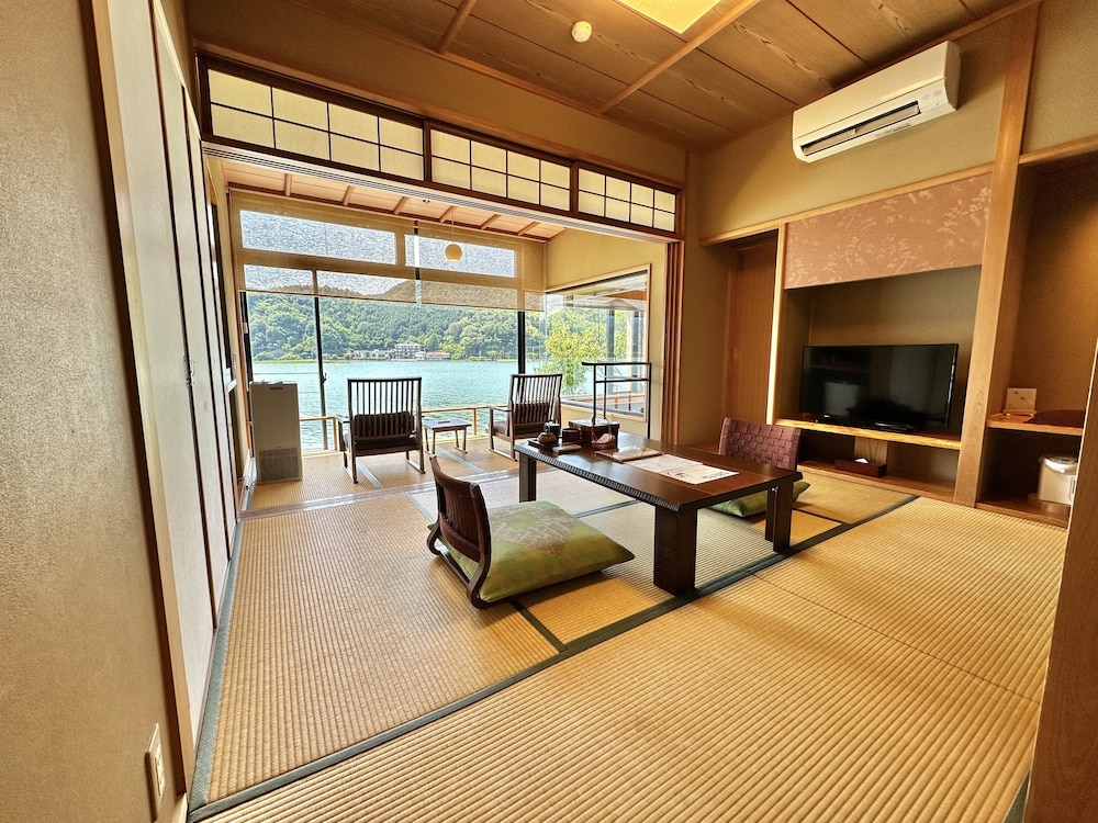 Japanese Western Style Room with River View, Non Smoking photo 3