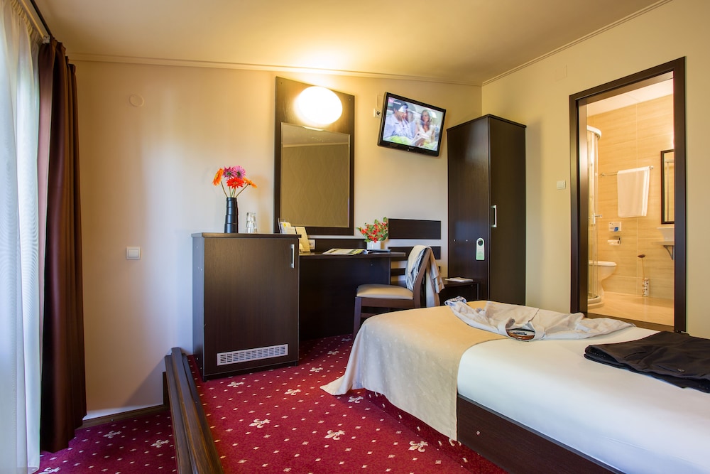 Comfort Single Room, 1 Large Twin Bed, Balcony photo 1