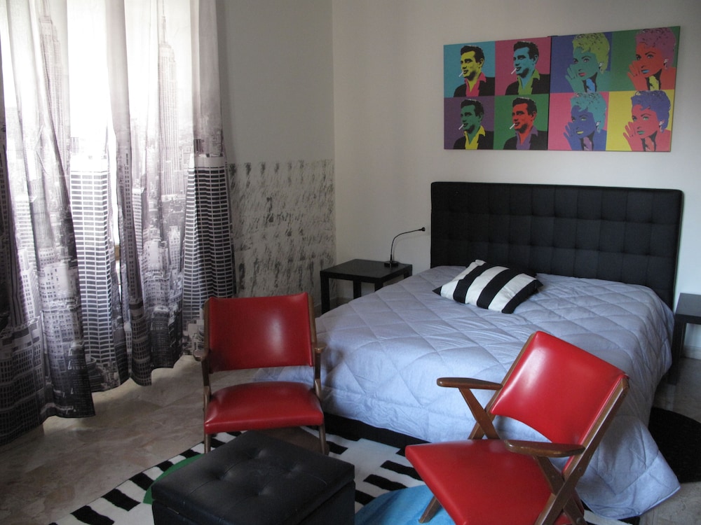 Double Room, Shared Bathroom (Pop) photo 1