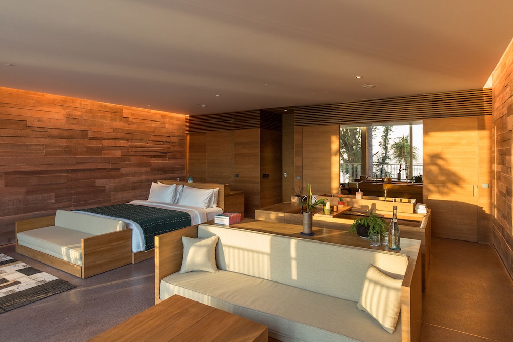 Oceanfront Studio - Photo 9