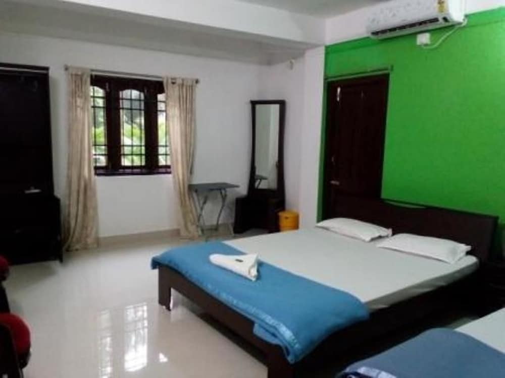 Family Room, 1 King Bed, Non Smoking photo 2