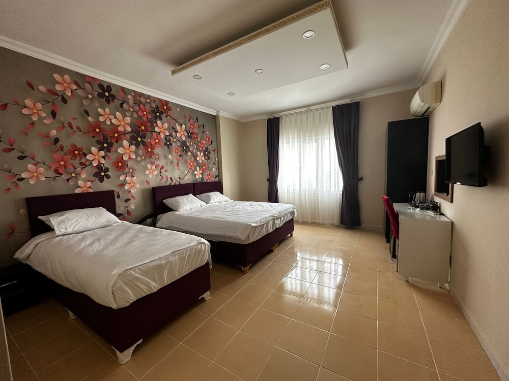Honeymoon Room photo 1