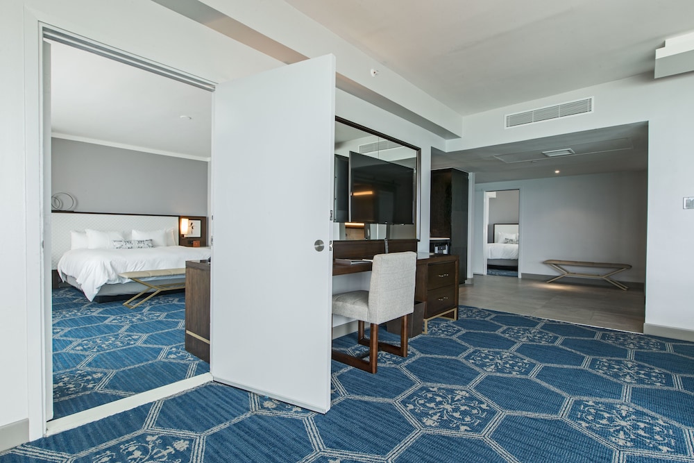 Suite, 1 Bedroom, Ocean View (Parlor, 1 King bed) - Photo 14