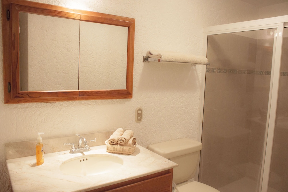 Deluxe House, Multiple Beds, Private Bathroom, Lake View photo 2