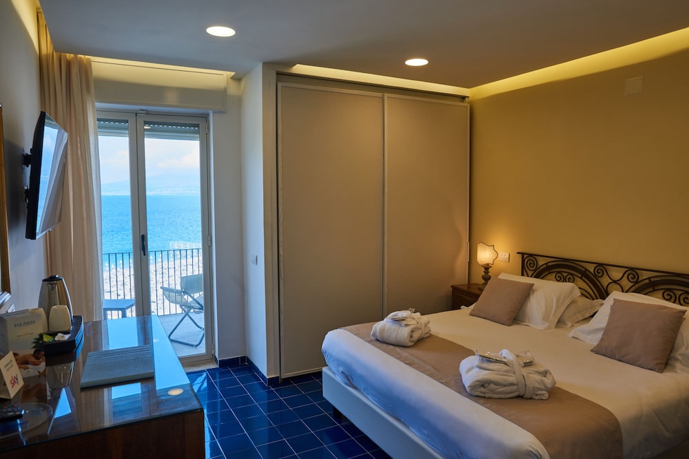 Superior Double Room, 1 Double or 2 Twin Beds, Balcony, Sea View - Photo 5