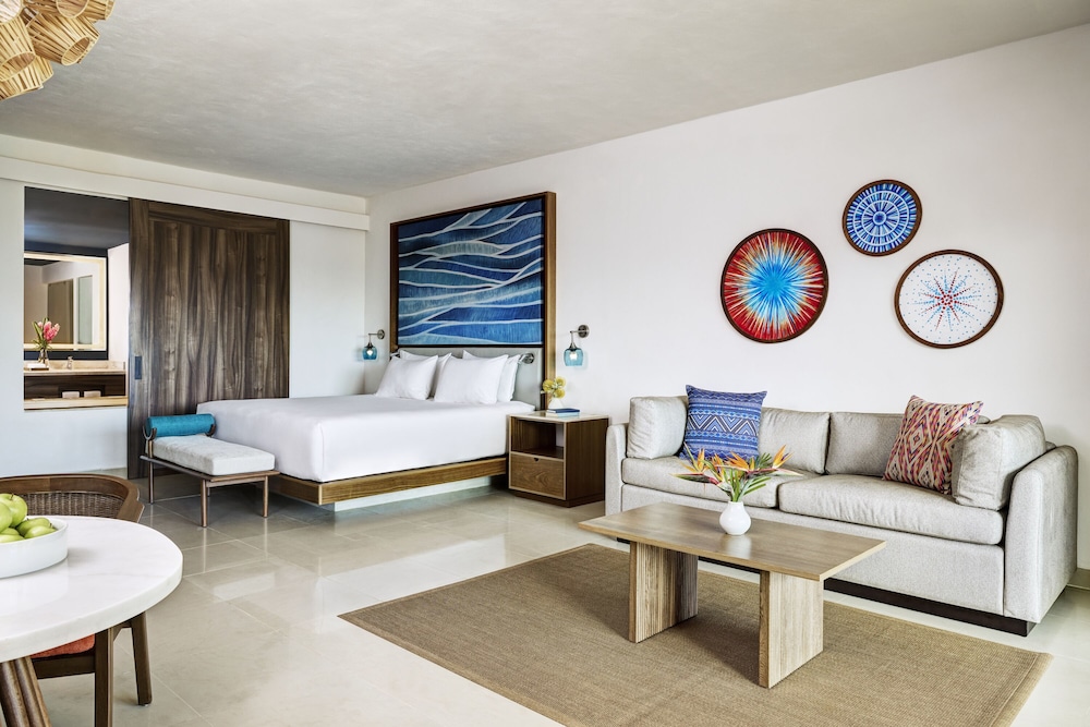 Junior Suite Pool View King - Photo 3