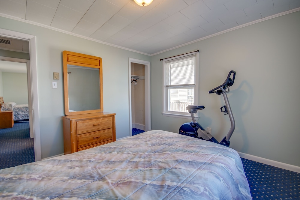 Apartment, 2 Bedrooms, Poolside - Photo 12