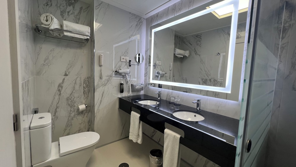 Executive Double or Twin Room - Photo 10