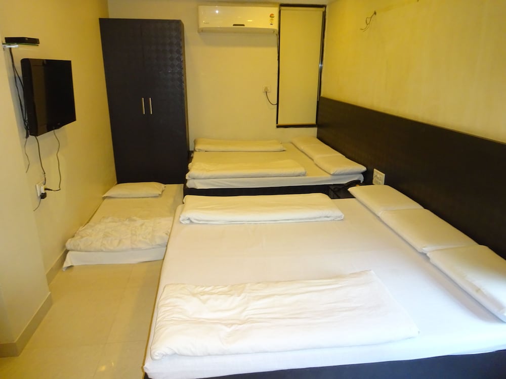 Family Room, 2 Double Beds, Non Smoking photo 2