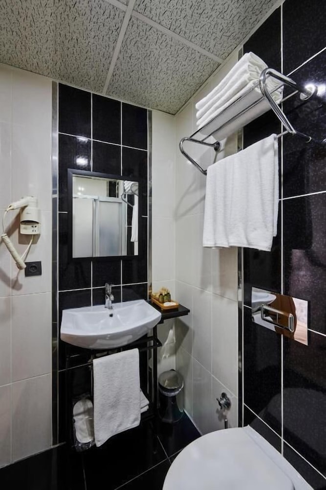 Deluxe Triple Room photo 3