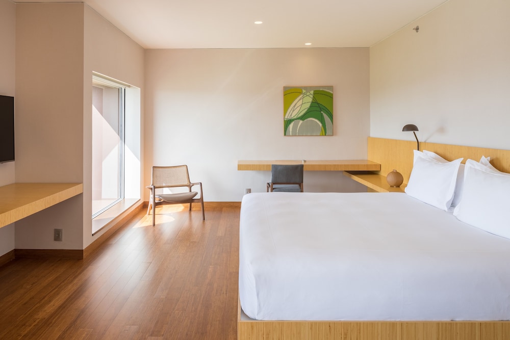 Deluxe Suite, 1 King Bed, Hot Tub