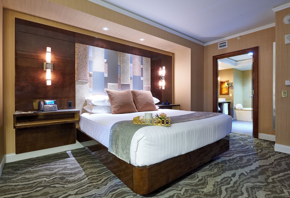 Suite, 1 King Bed (Suite King Bed ADA) photo 2