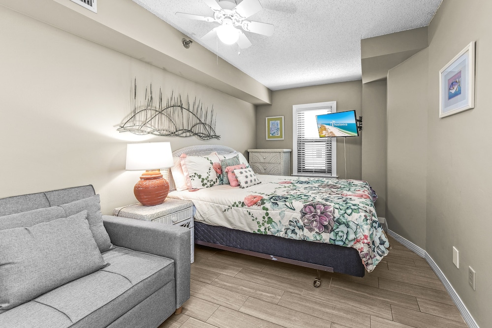 Classic Condo, 3 Bedrooms, Balcony