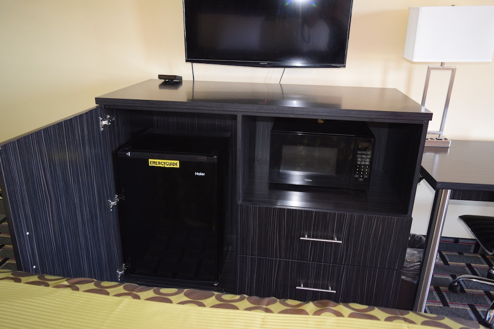 Deluxe Room, Multiple Beds, Non Smoking photo 3