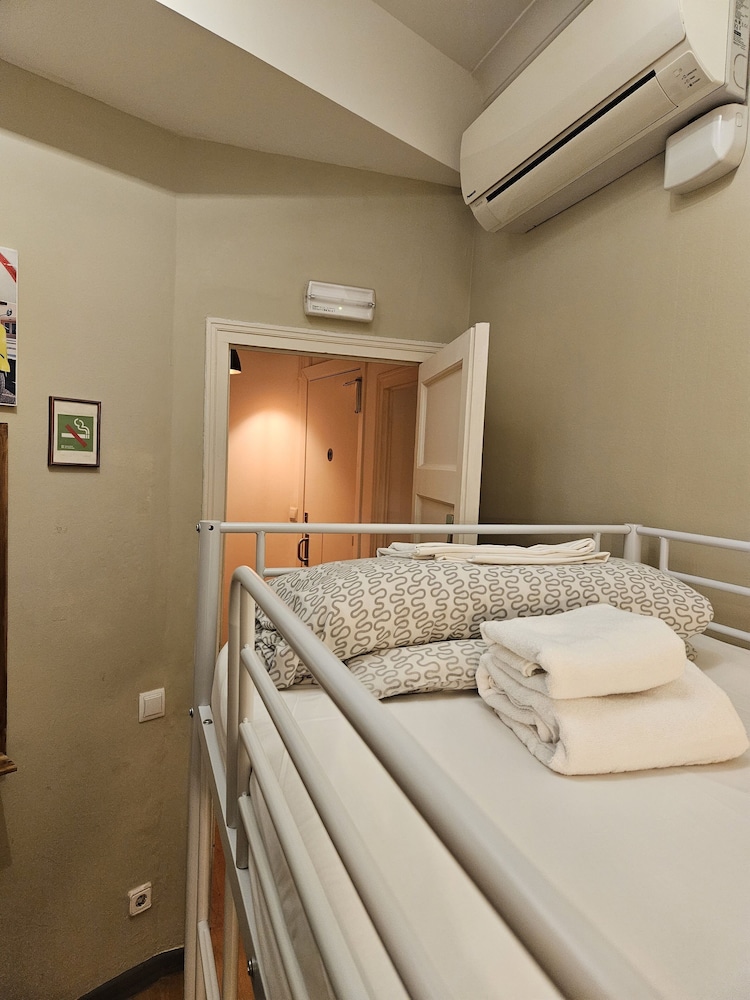 Economy Double Room, Shared Bathroom (Bunk Bed) photo 2