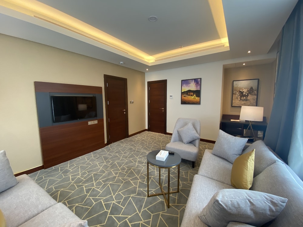 Superior Suite - Photo 6