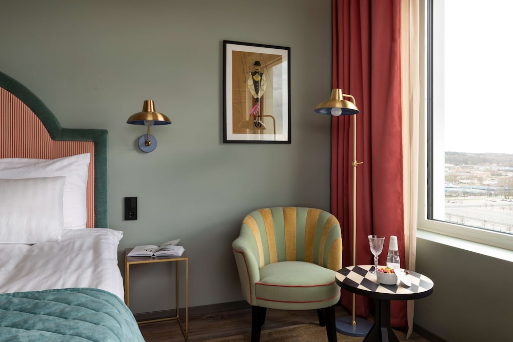 Superior Room, 1 King Bed, Non Smoking - Photo 4
