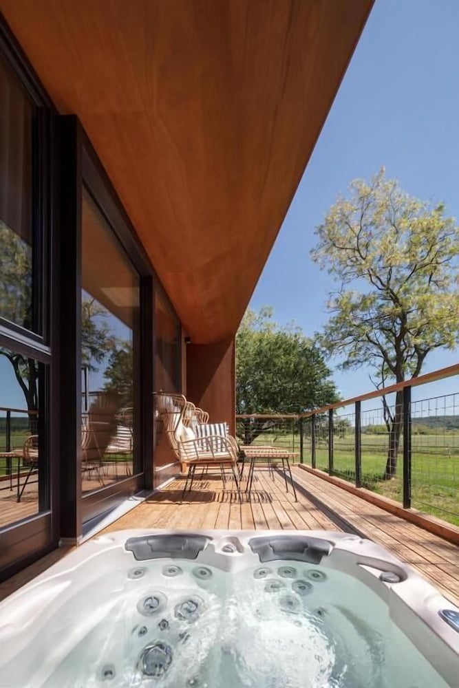 Romantic Cabin, Hill View photo 2