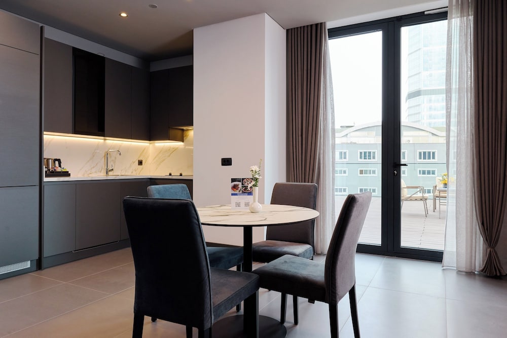 Suite, 1 Bedroom, Balcony photo 3