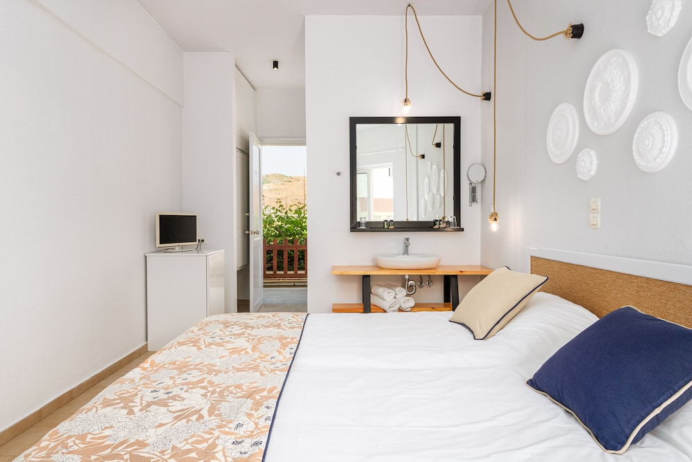 Classic Double or Twin Room, Garden View - Photo 6