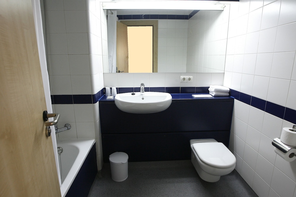 Double Room - Photo 5