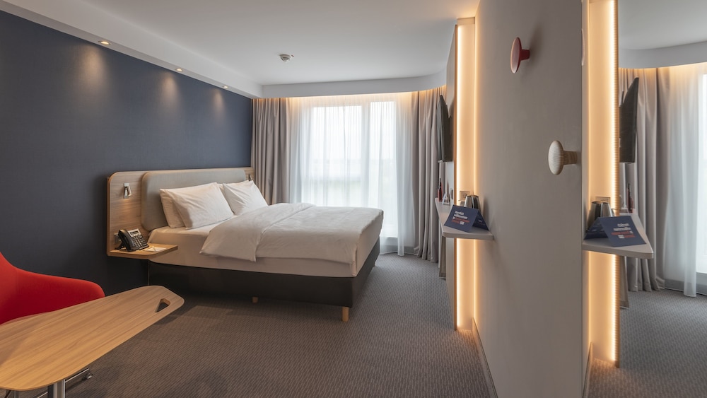 Standard Room, 1 Queen Bed - Photo 5