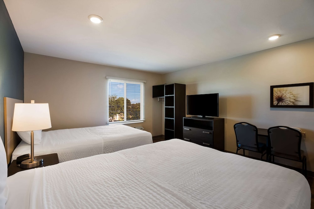 Standard Room, 2 Double Beds, Non Smoking photo 3
