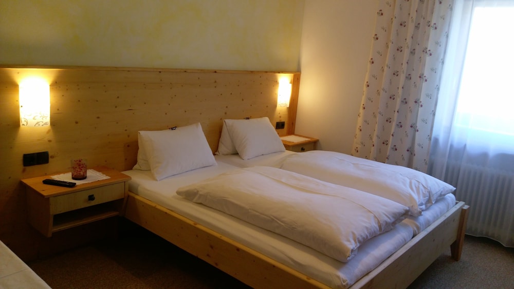 Classic Double Room, Non Smoking photo 3