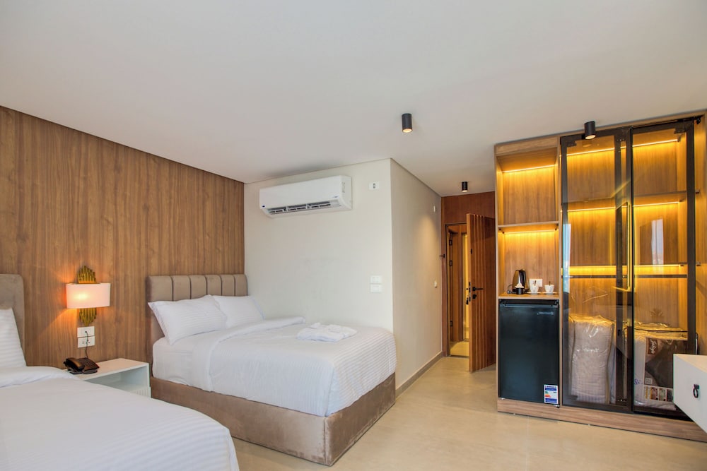 Luxury Triple Room, Lanai, Mountain View photo 3