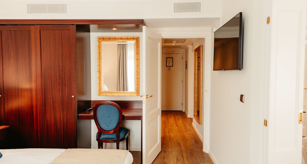 Executive Suite, 2 Double Beds, Non Smoking, Garden View photo 3