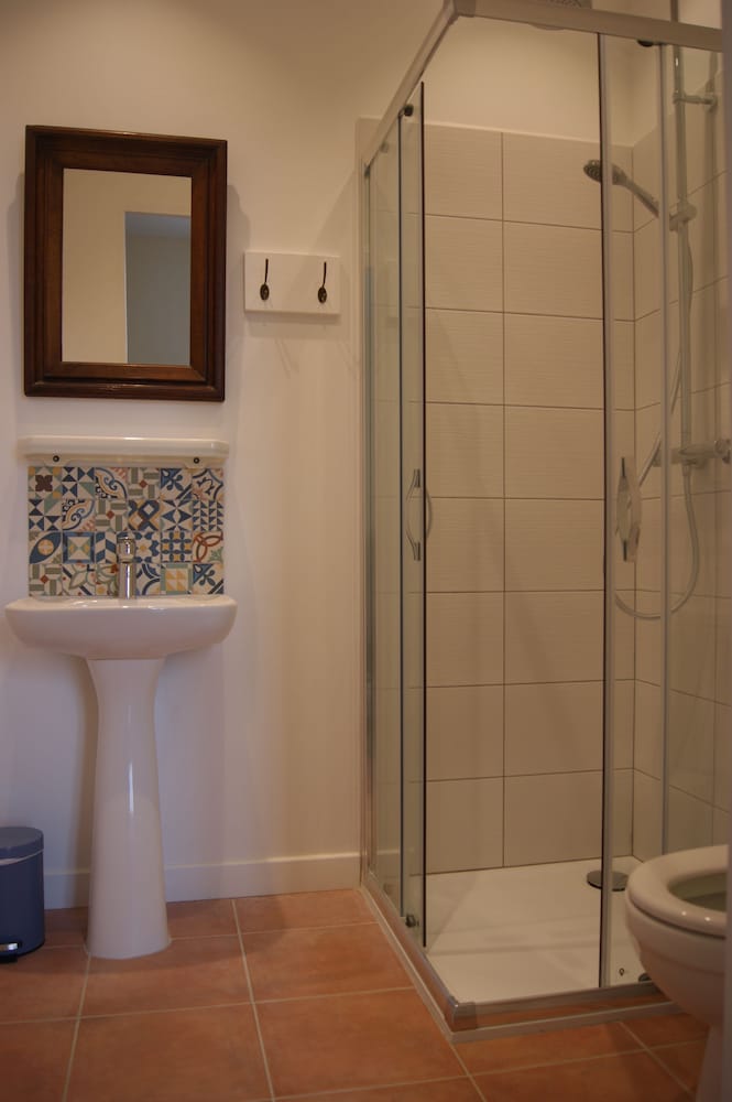 Double or Twin Room, Ensuite (b. No2 Chambre) photo 3